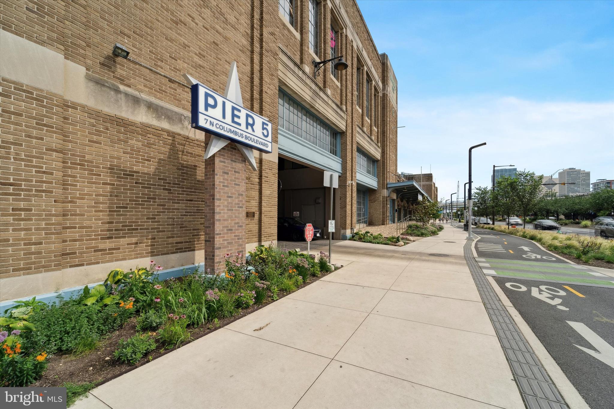 7 North Christopher Columbus Boulevard, Unit 130 Philadelphia, PA 19106 - Photo 5 of 44 Walking/running path Penn's Landing