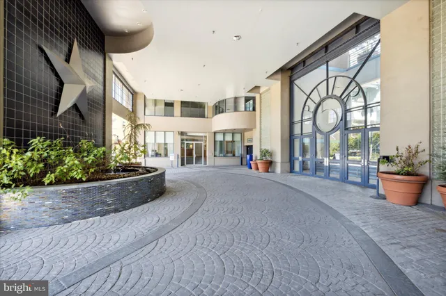 $550,000 | 7 North Christopher Columbus Boulevard, Unit 130, Philadelphia, PA 19106