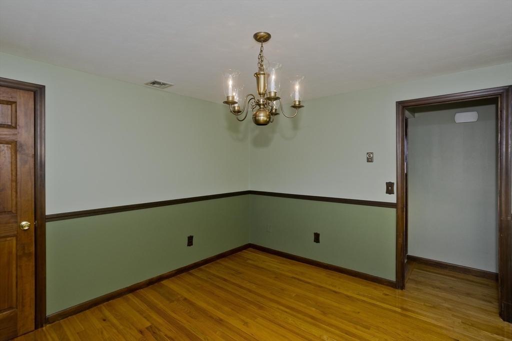 35 Mount Vernon Road Chicopee, MA 01013 - Photo 18 of 27