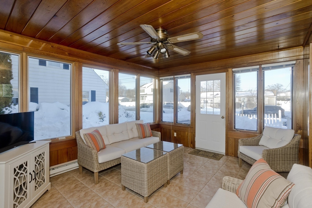 35 Mount Vernon Road Chicopee, MA 01013 - Photo 2 of 27