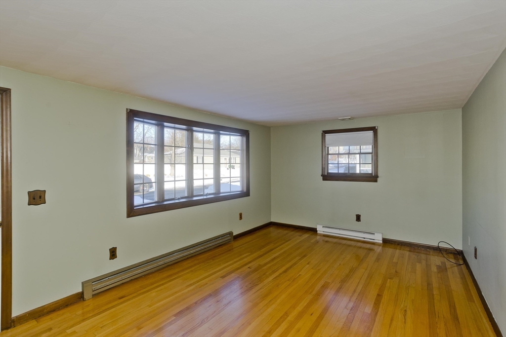 35 Mount Vernon Road Chicopee, MA 01013 - Photo 8 of 27