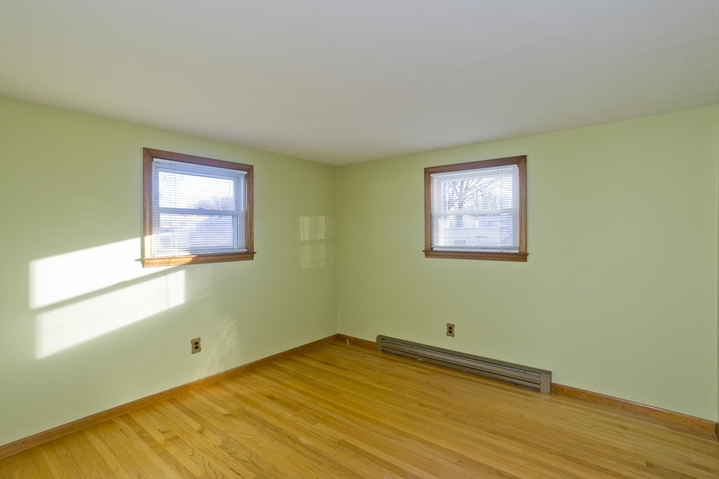 35 Mount Vernon Road Chicopee, MA 01013 - Photo 10 of 27