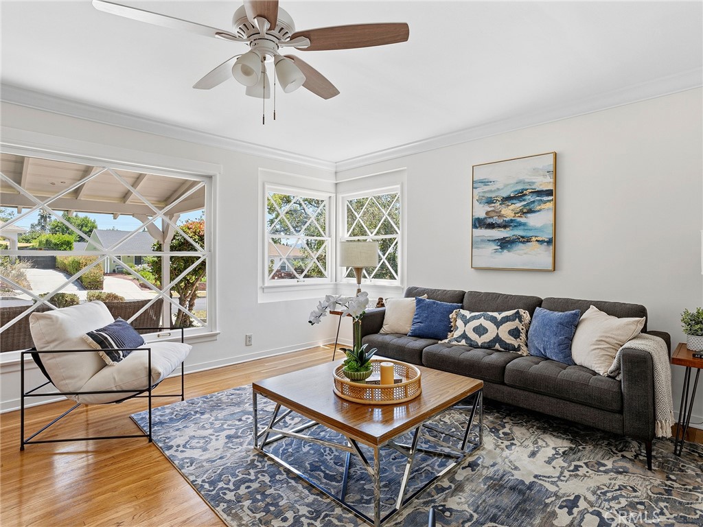 521 Bethany Road Burbank, CA 91504 - Photo 14 of 50 Living Room