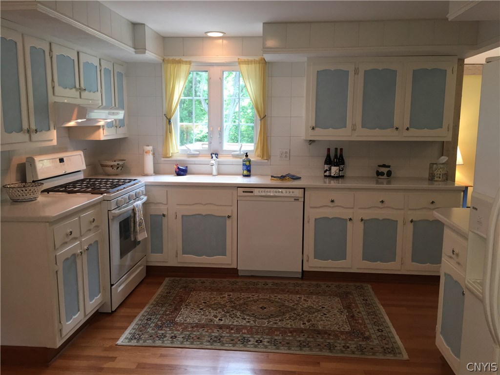 130 Pine Ridge Road Manlius, NY 13066 - Photo 12 of 35 So pretty! Old world style cabinets with solid sur