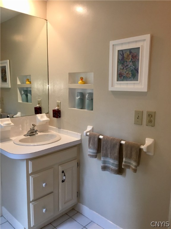 130 Pine Ridge Road Manlius, NY 13066 - Photo 20 of 35 Crisp white tile and vanity in main bath.
