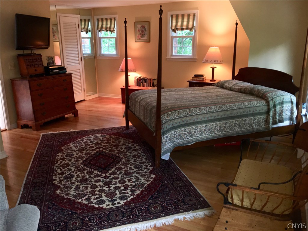 130 Pine Ridge Road Manlius, NY 13066 - Photo 24 of 35 Very large master, with 3 closets!