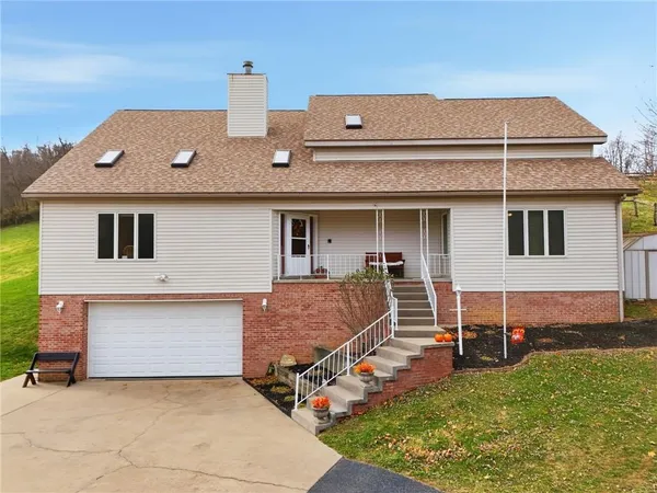 a view of a house with backyard and porch