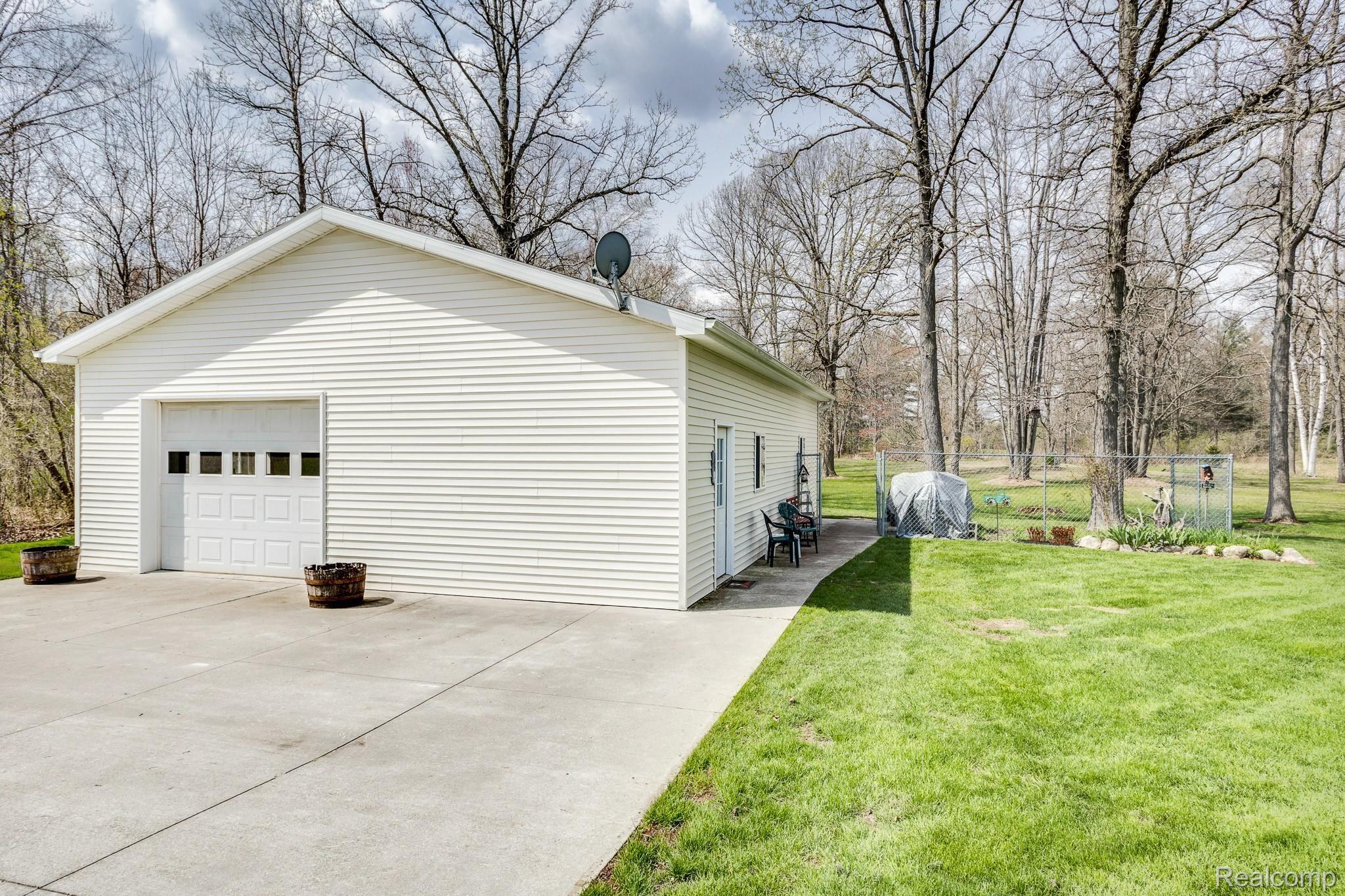 2495 Hueling Road Port Huron, MI 48060 - Photo 3 of 40 2495 Hueling Rd (37 of 45).jpg