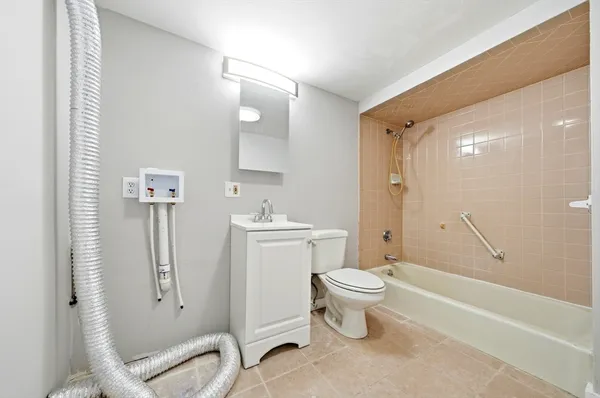 $1,900 | 29-31 Auburn Street, Unit 2L, Everett, MA 02149