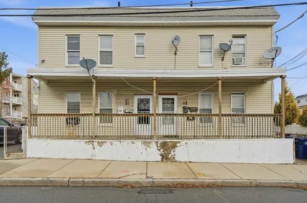 $1,900 | 29-31 Auburn Street, Unit 2L, Everett, MA 02149