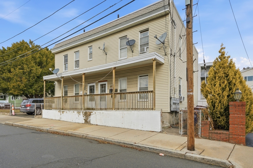 29-31 Auburn Street, Unit 2L Everett, MA 02149 - Photo 6 of 18 a front view of a house with a garden