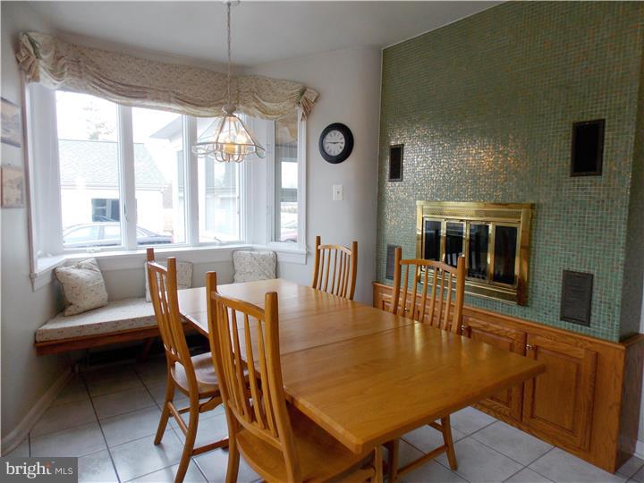 197 Crosswicks Chesterfield Road Chesterfield, NJ 08515 - Photo 6 of 16 Breakfast Room