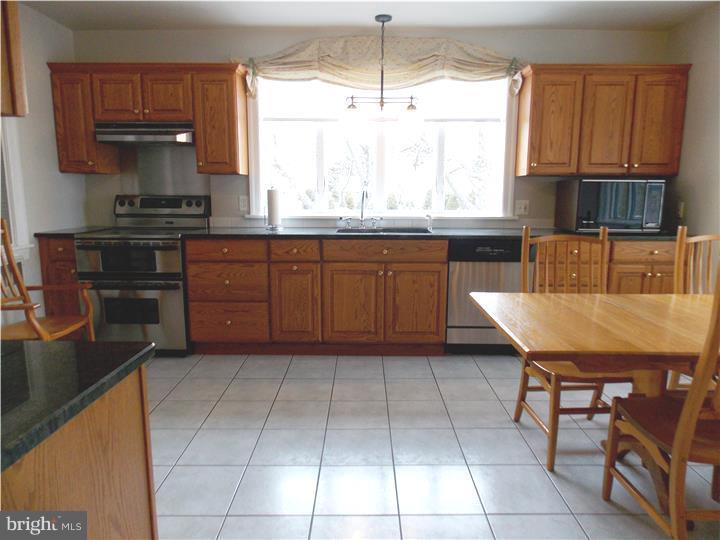 197 Crosswicks Chesterfield Road Chesterfield, NJ 08515 - Photo 7 of 16 Kitchen