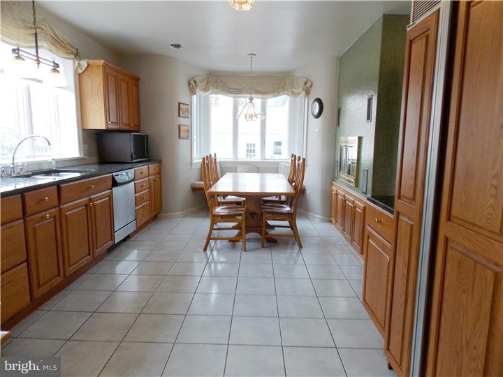 197 Crosswicks Chesterfield Road Chesterfield, NJ 08515 - Photo 8 of 16 Kitchen