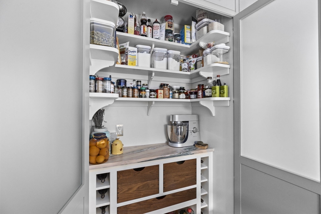 688 Main Street Hingham, MA 02043 - Photo 9 of 42