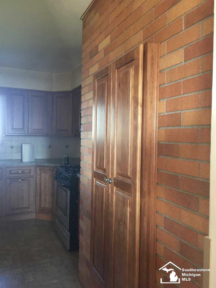 3924 Scofield Carleton Road Carleton, MI 48117 - Photo 10 of 23 Kitchen Storage