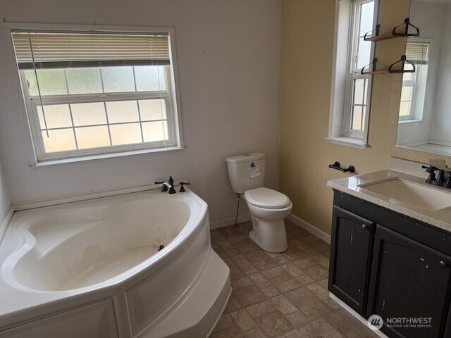 411 Sheets Road Yakima, WA 98901 - Photo 11 of 28 a spacious bathroom with a bathtub and sink