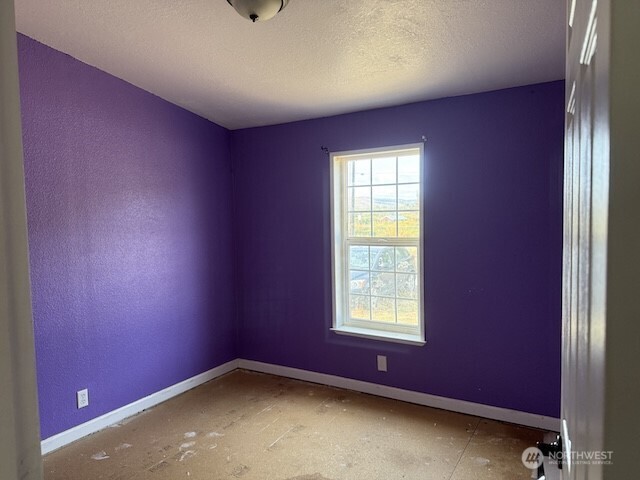 411 Sheets Road Yakima, WA 98901 - Photo 14 of 28 an empty room with a window