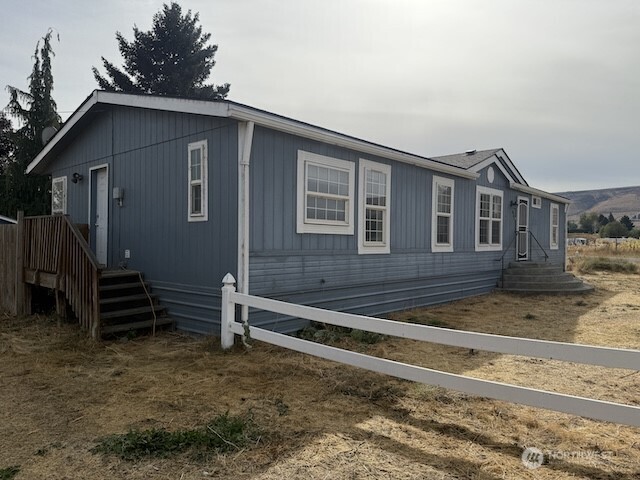 411 Sheets Road Yakima, WA 98901 - Photo 19 of 28 a barn with a large window and wooden fence
