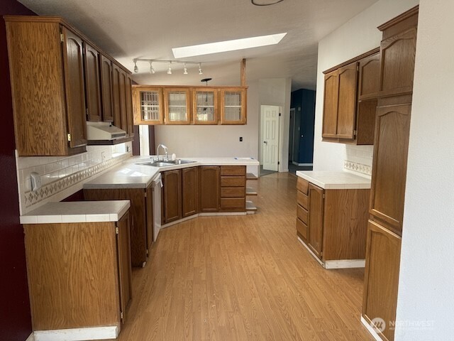 411 Sheets Road Yakima, WA 98901 - Photo 7 of 28 a kitchen with stainless steel appliances granite countertop a sink stove and refrigerator