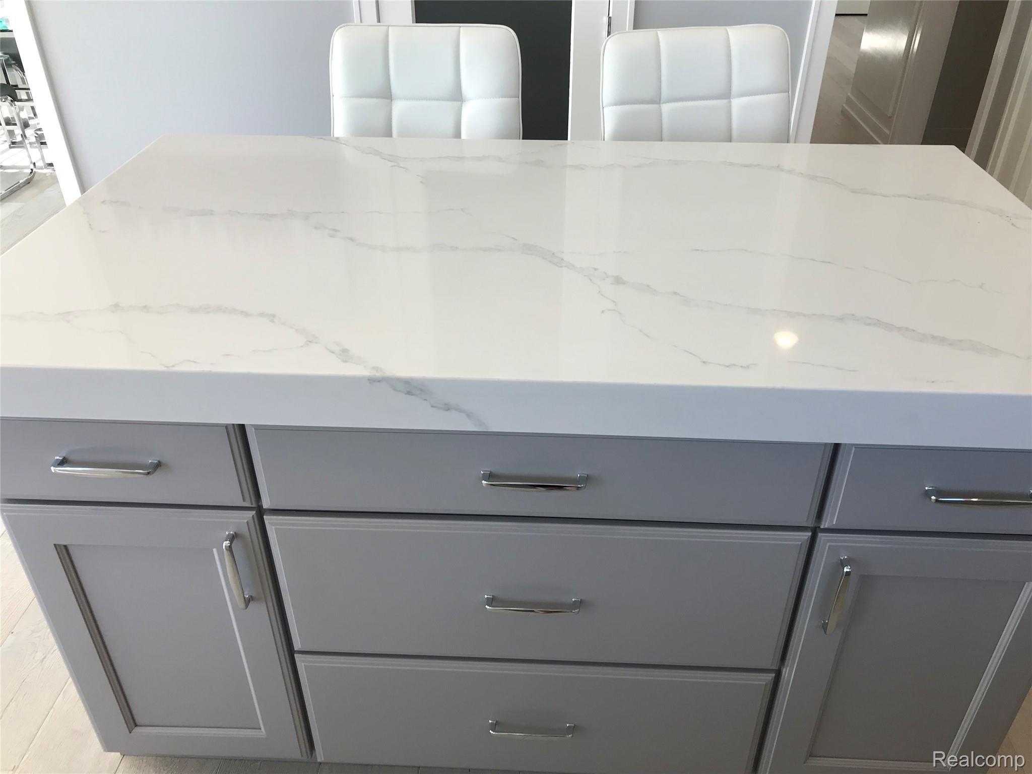 523 Ridge Point Drive Dundee, MI 48131 - Photo 12 of 34 Kitchen Island Cabinets.jpg