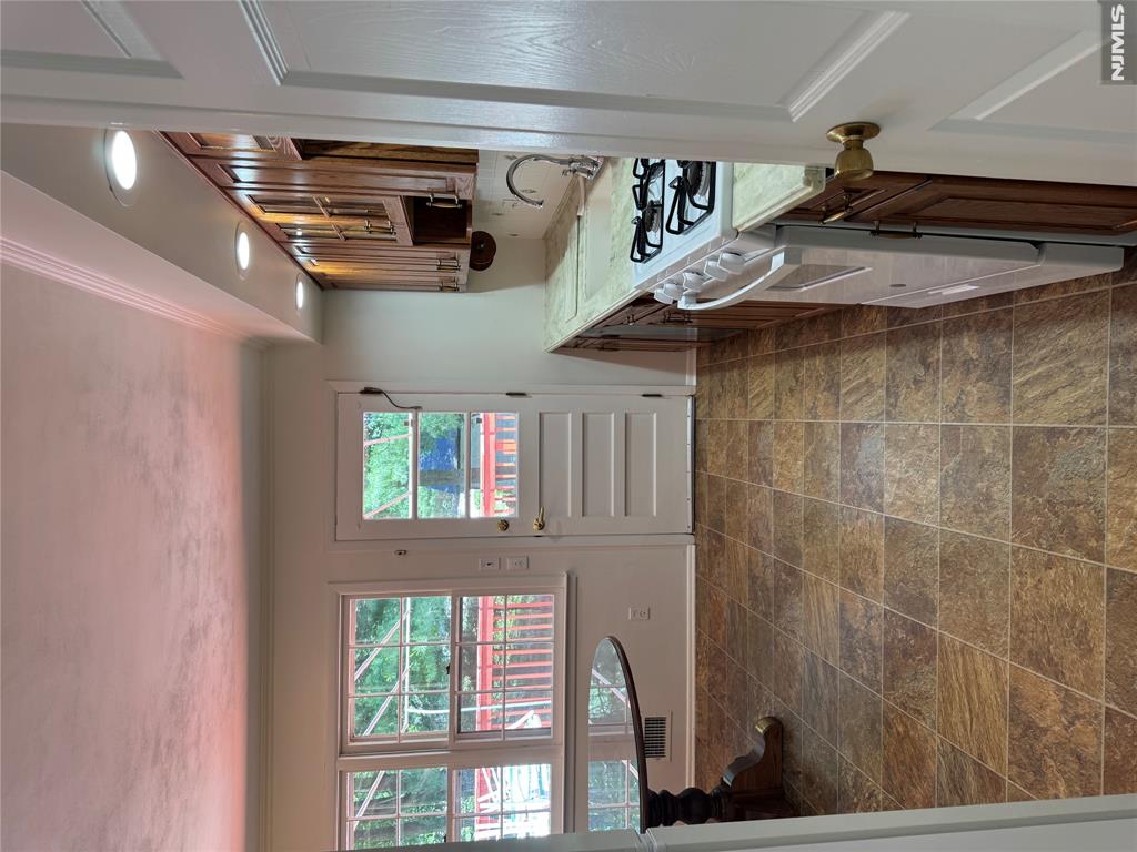 76 Cider Mill Road Hawthorne, NJ 07506 - Photo 7 of 27