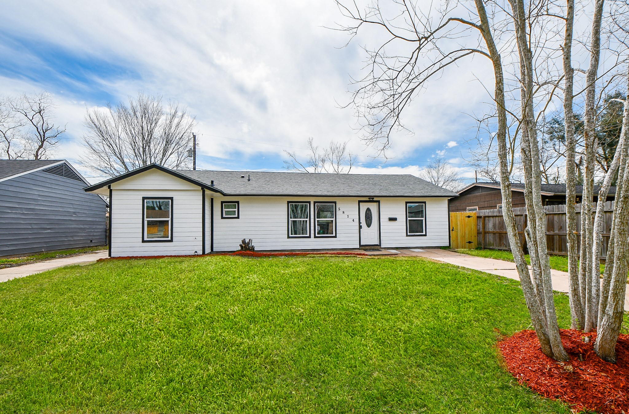 5814 Belneath Street Houston, TX 77033 - Photo 3 of 32 a front view of house with yard and green space