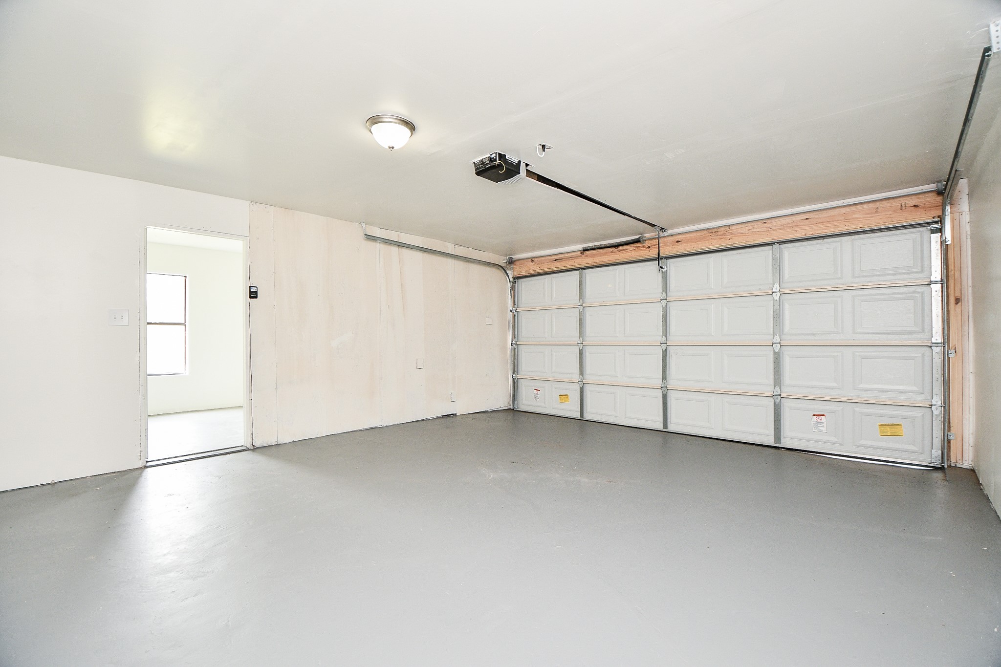 5814 Belneath Street Houston, TX 77033 - Photo 31 of 32 a view of a garage