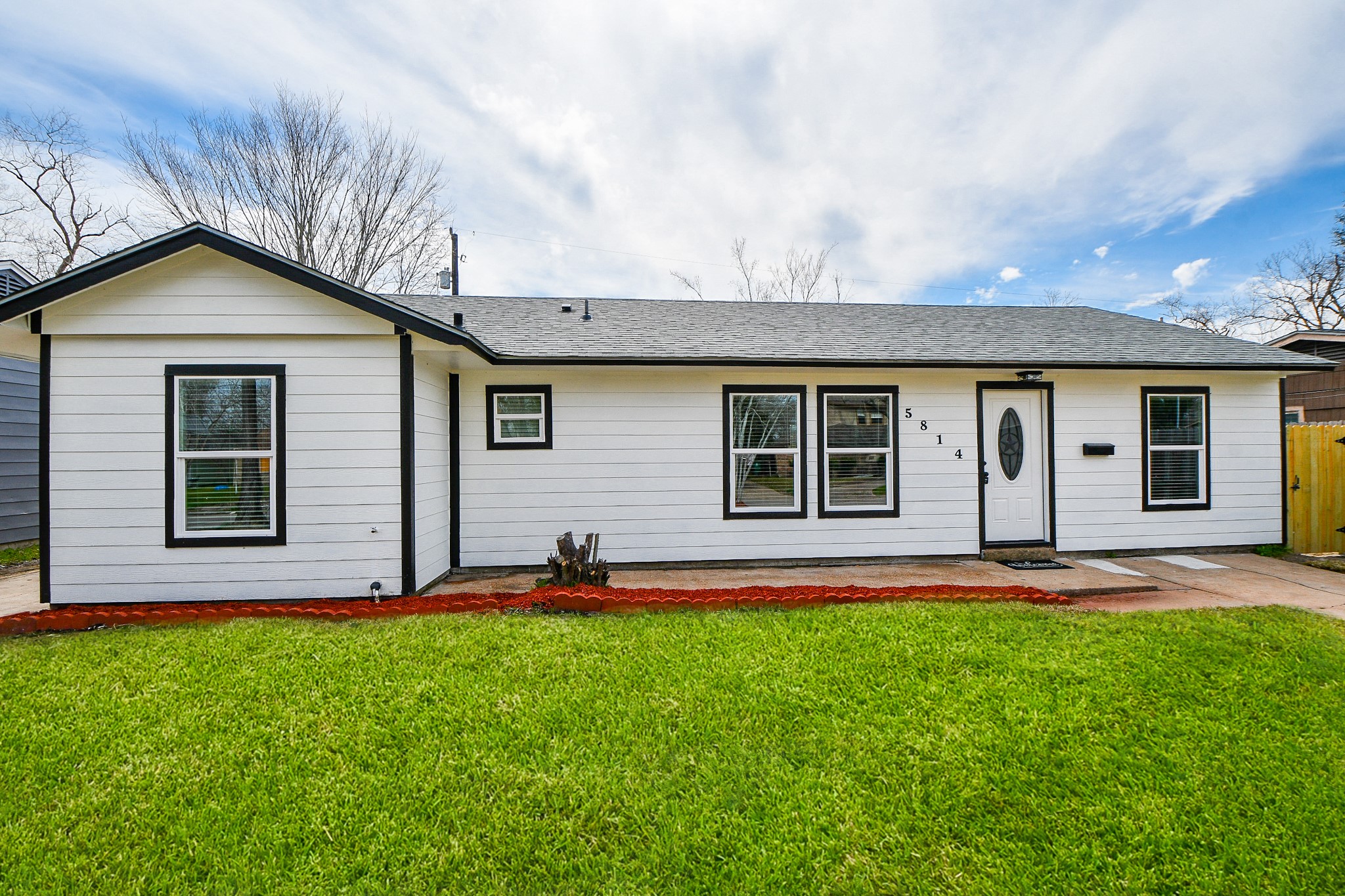 5814 Belneath Street Houston, TX 77033 - Photo 5 of 32 a front view of house with yard and green space