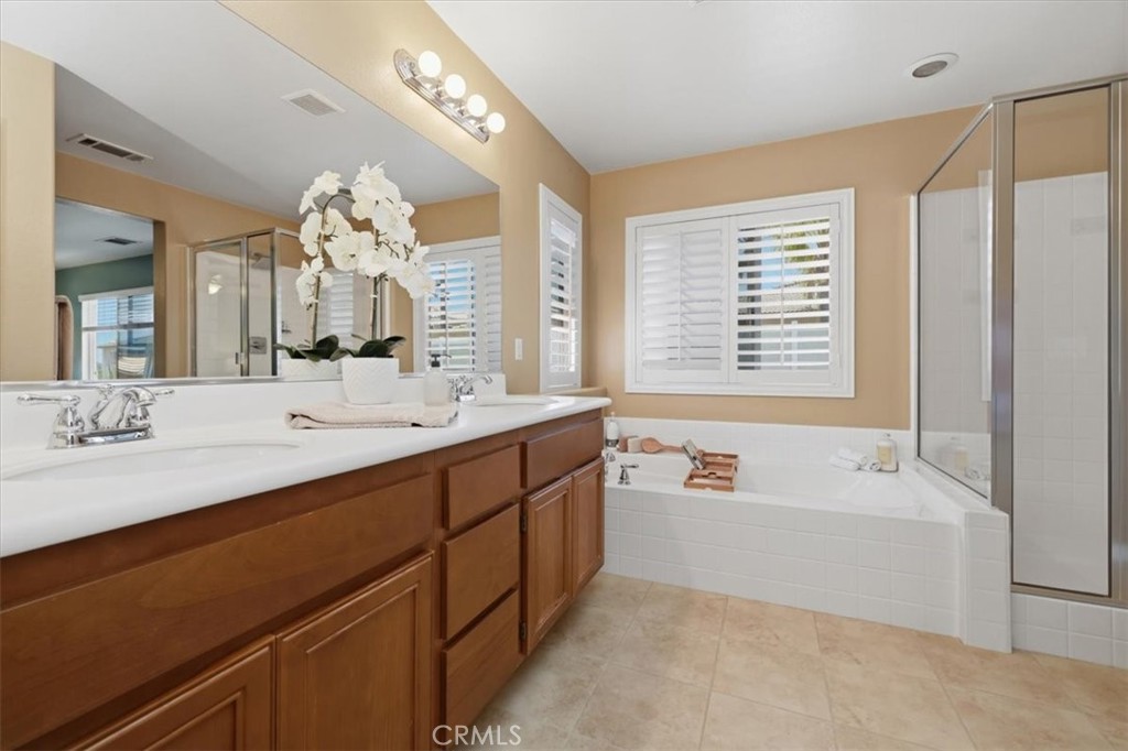 31249 Palomar Road Menifee, CA 92584 - Photo 5 of 21 Primary Bathroom