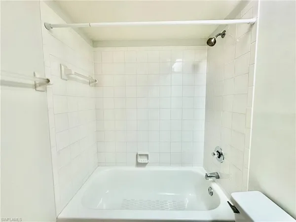 $1,650 | 137 Wading Bird Circle, Unit F204, Naples, FL 34110