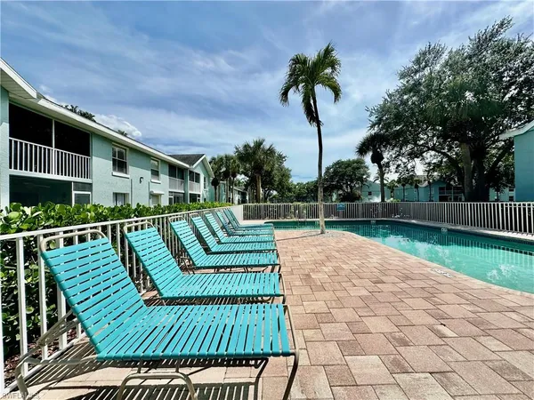$1,650 | 137 Wading Bird Circle, Unit F204, Naples, FL 34110