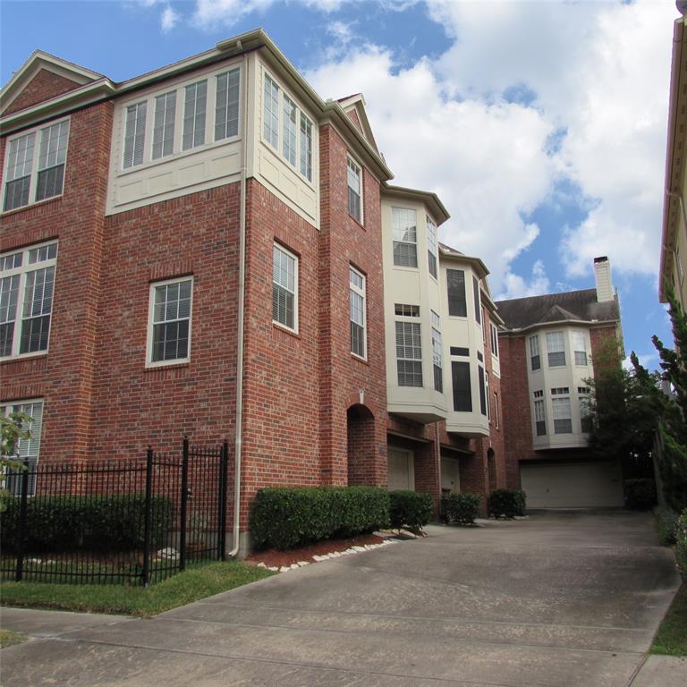 Welcome to 5007 Jackson St. Unit B in the Museum District! This 3BR/3.1BA is walking distance to Hermann Park, Rice University, parks, museums, restaurants, shopping, entertainment!