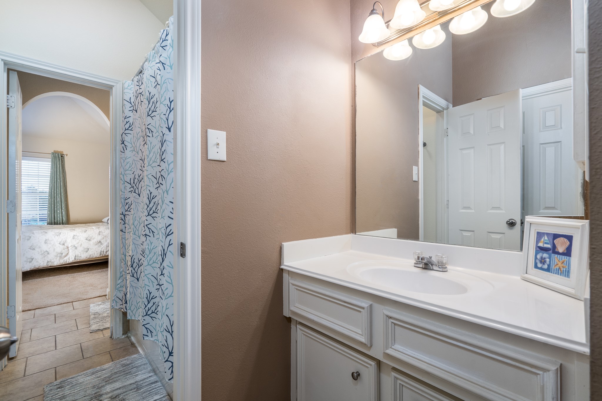 907 Colorado Springs Court Spring, TX 77373 - Photo 25 of 34 The upstairs secondary bathroom features a Jack-and-Jill layout, providing direct access from two bedrooms.