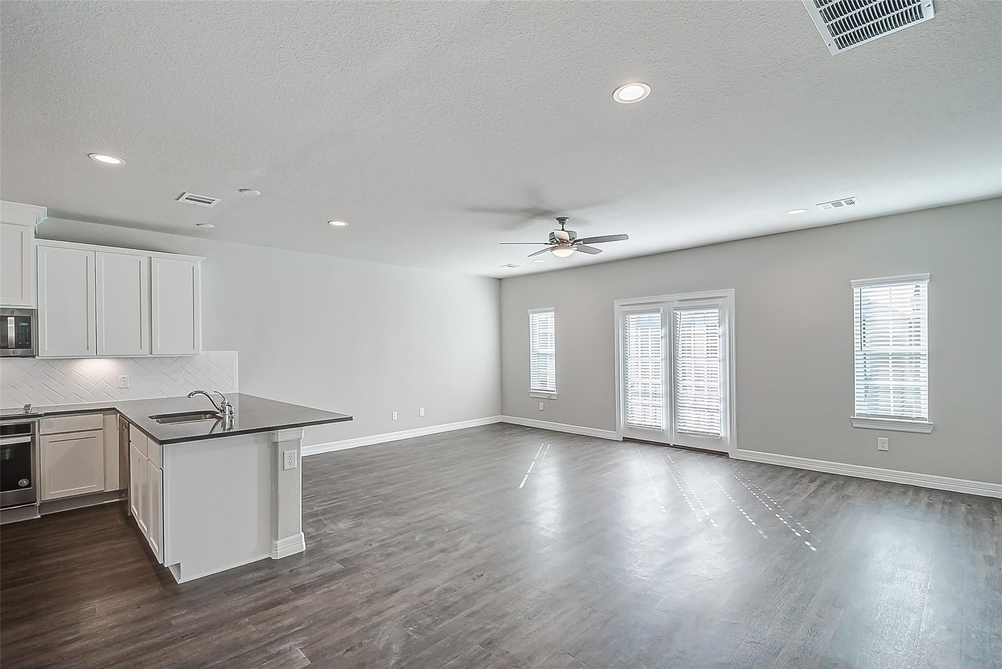 11014 Cres Light Way Houston, TX 77043 - Photo 8 of 19