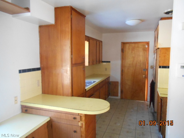 1077 Diagonal Road Akron, OH 44320 - Photo 4 of 15