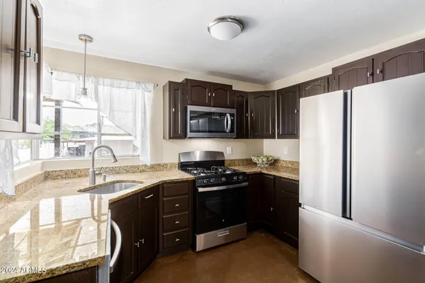 $1,800 | 9802 North 2nd Way, Phoenix, AZ 85020