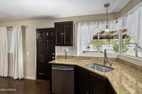 $1,800 | 9802 North 2nd Way, Phoenix, AZ 85020