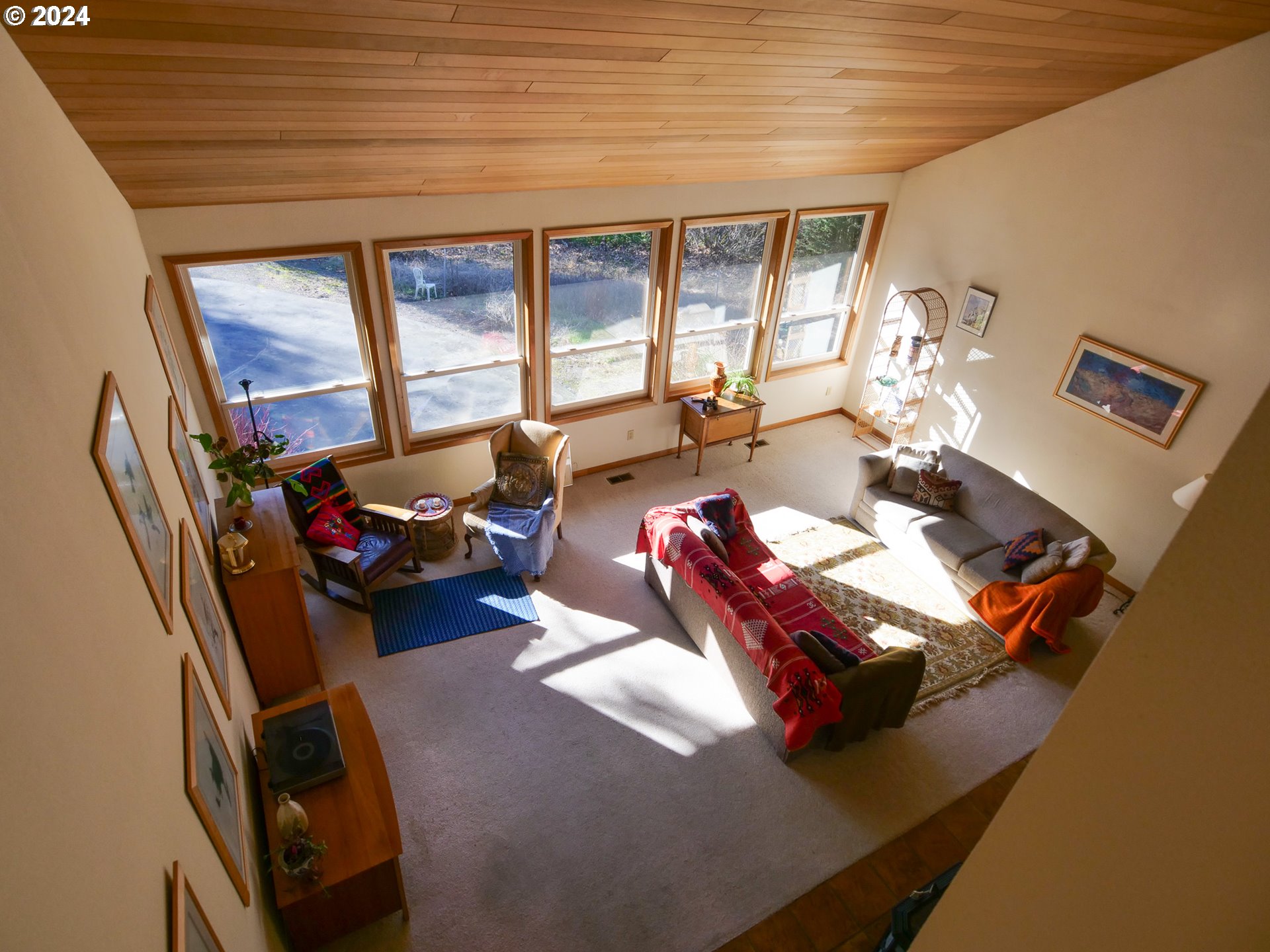 19107 Northwest Logie Trail Road Portland, OR 97231 - Photo 8 of 46 a living room with furniture