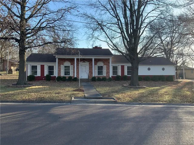 $215,000 | 7 West Garfield Street, Iola, KS 66749