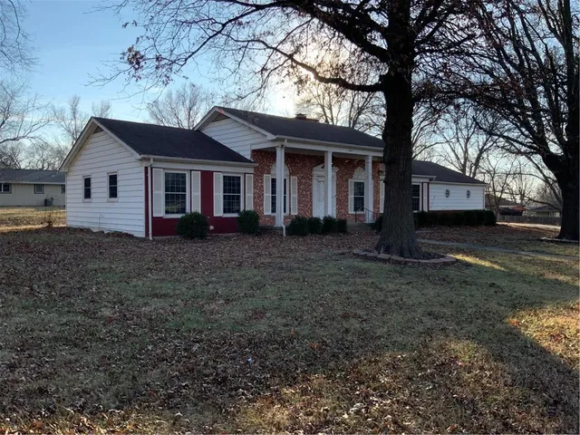 $215,000 | 7 West Garfield Street, Iola, KS 66749