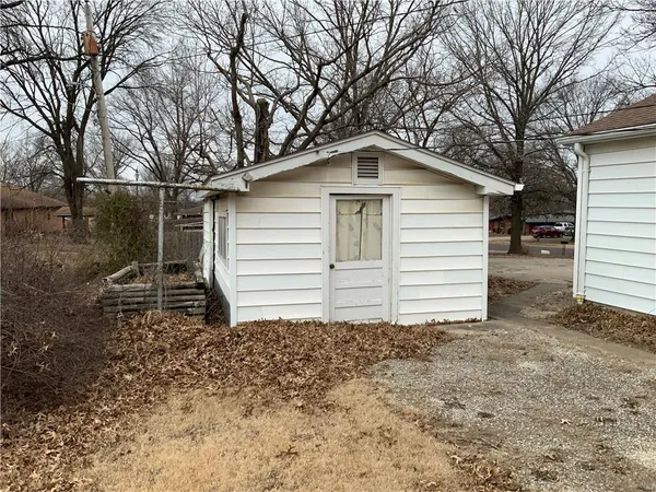 $205,000 | 7 West Garfield Street, Iola, KS 66749