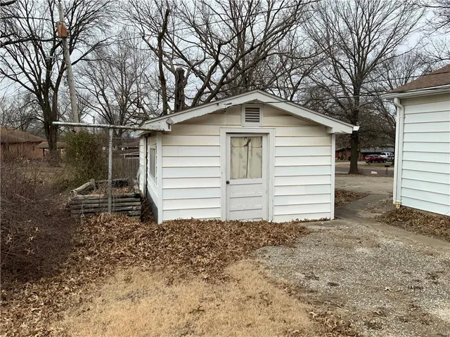 $215,000 | 7 West Garfield Street, Iola, KS 66749