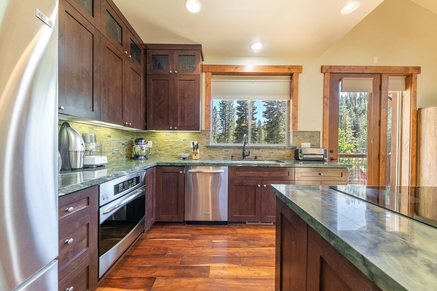 8520 River Road Truckee, CA 96161 - Photo 9 of 26