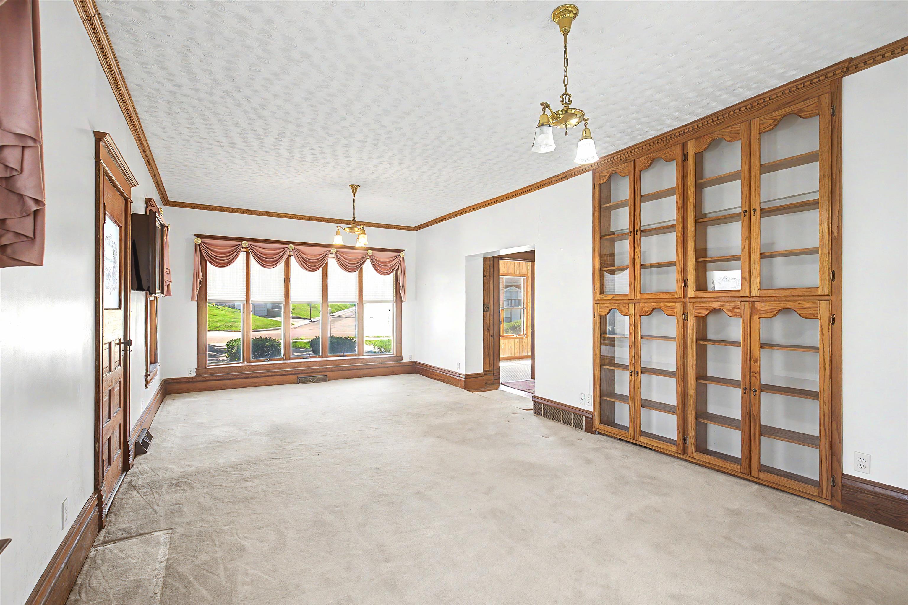 201 West Main Street Elizabeth, IL 61028 - Photo 13 of 34 a view of an empty room with windows