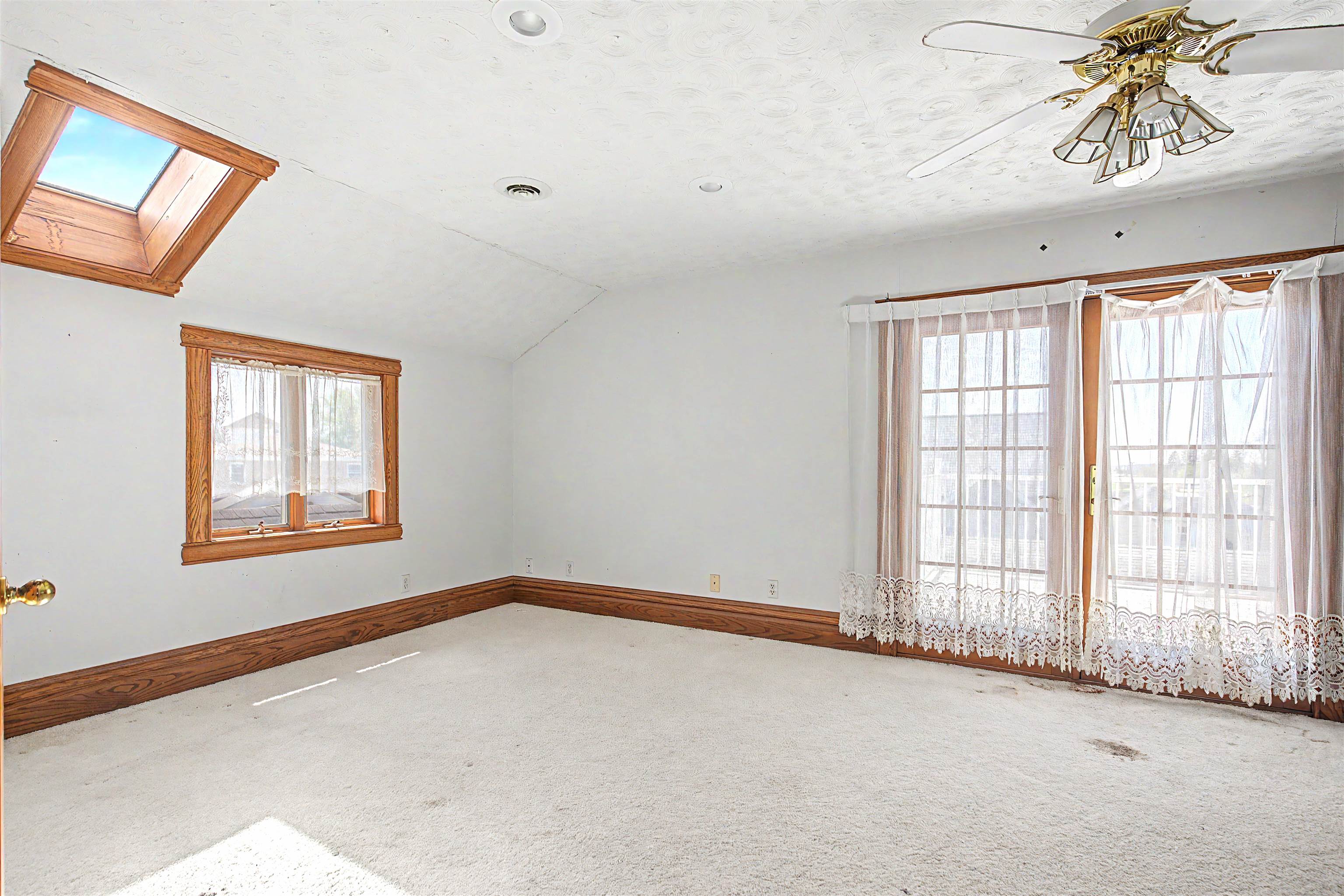 201 West Main Street Elizabeth, IL 61028 - Photo 15 of 34 a view of an empty room with a window
