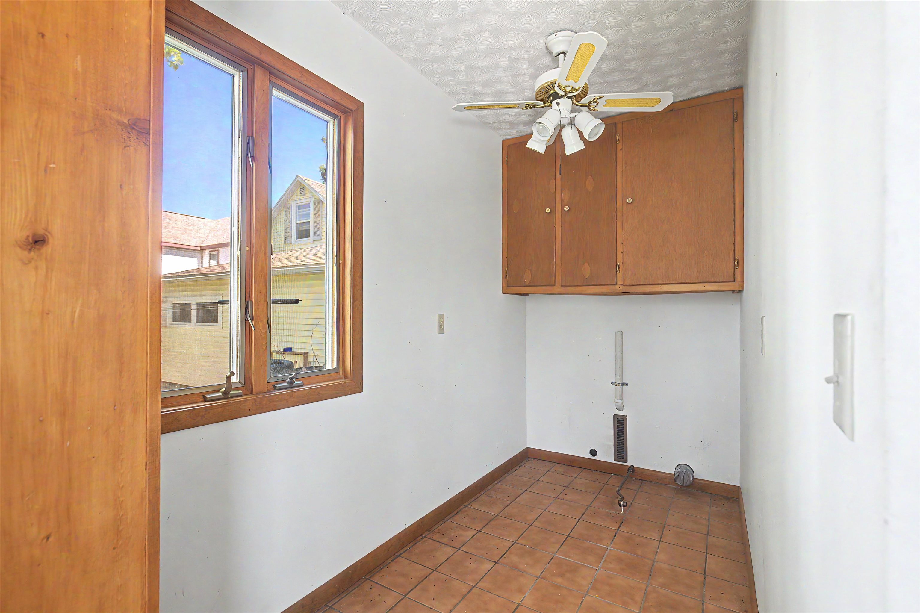 201 West Main Street Elizabeth, IL 61028 - Photo 26 of 34 a view of a room with window and cabinet