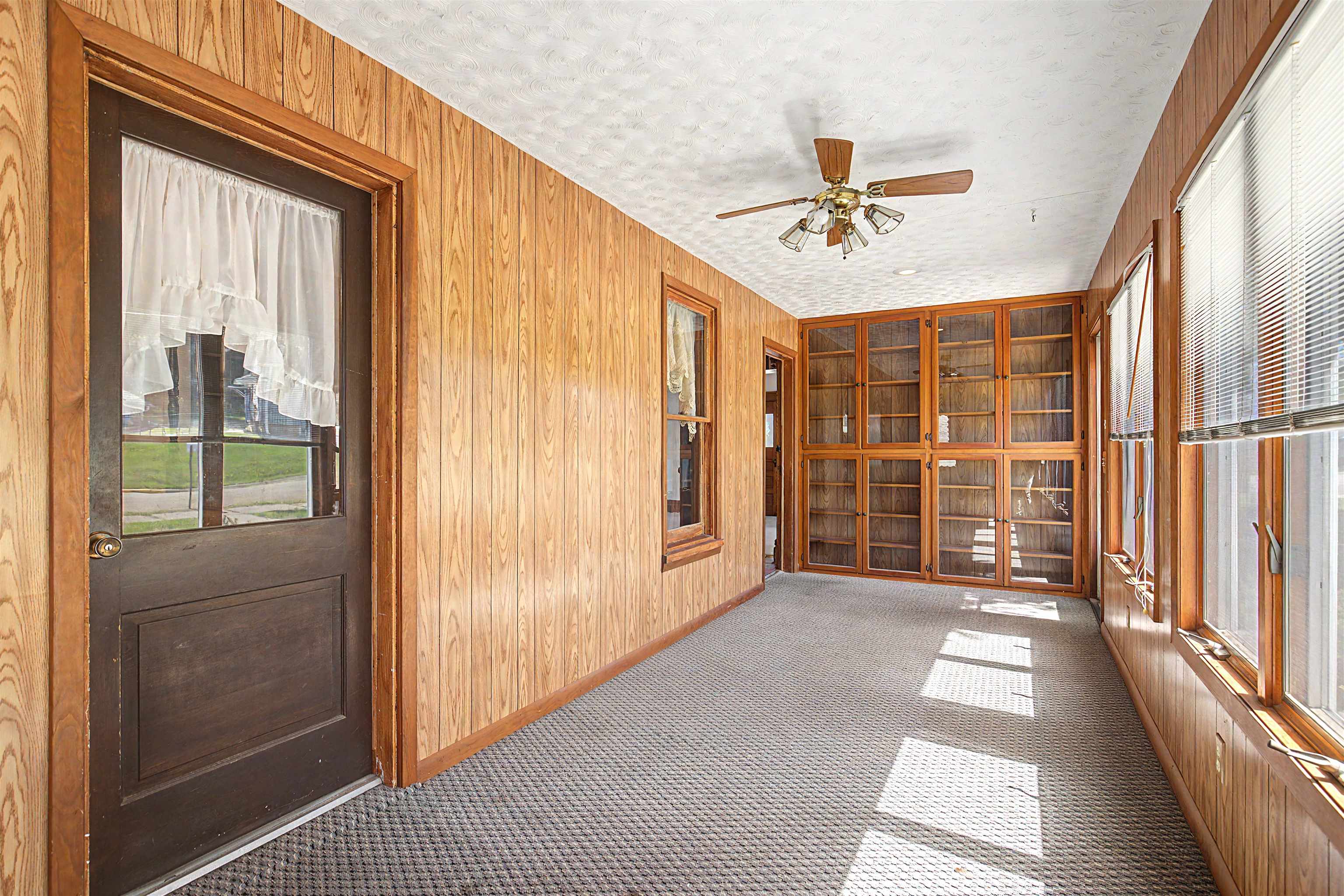 201 West Main Street Elizabeth, IL 61028 - Photo 29 of 34 a view of a hallway with windows