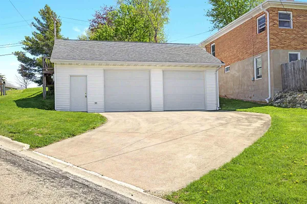 $245,000 | 201 West Main Street, Elizabeth, IL 61028