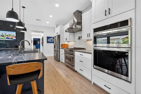 $1,425,000 | 2822 Burlington Avenue North, St. Petersburg, FL 33713